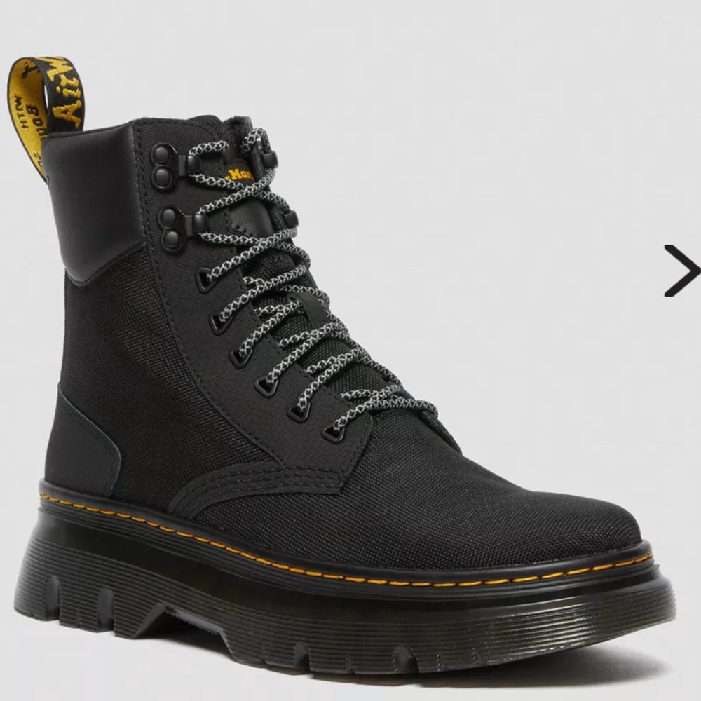 NWOT Dr. Martens utility boots